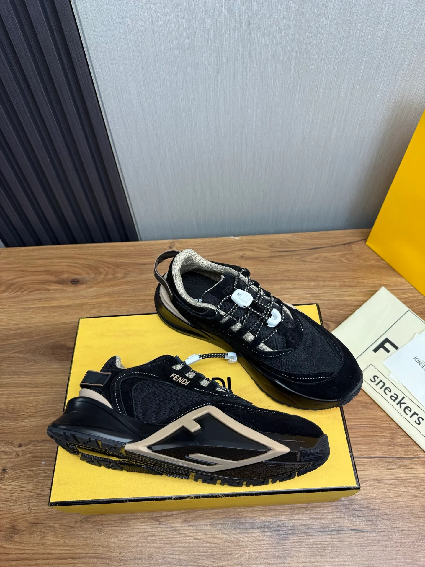 Men's men's shoes 💰560💰 Fendi [Fendi] hot style is on the market 🔥Fashionable casual men's shoes 🔱 Made of original brand fly knit fabric. Original cowhide + breathable mesh lining + sheepskin feet. Perfect shape and top quality, you deserve it 🔜Original rubber outsole, ultra-light, non-slip and wear-resistant 👣 Standard size 38-44